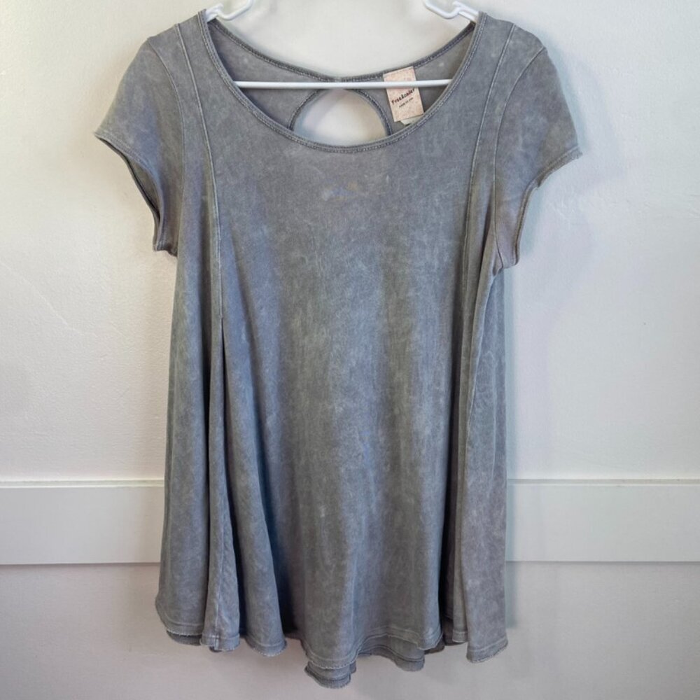 Freeloader Gray Flowy Short Sleeve Blouse With Back Keyhole